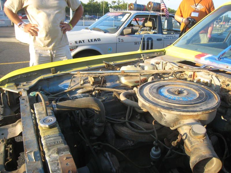 Illustration for article titled Break Out The Calendars: LeMons Versus BABE Rally Cars At The Dragstrip!